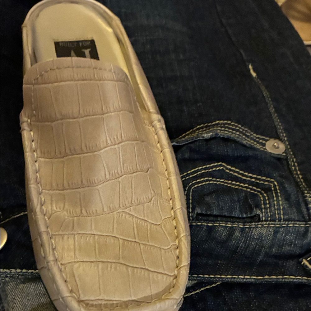 Men's White Crocodile Pattern Loafers